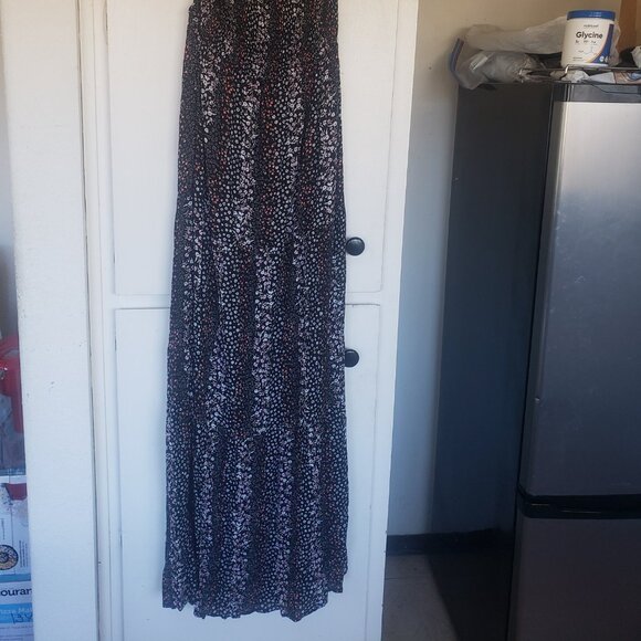 Elegant Black and White Halter Maxi Dress - Picture 3 of 4